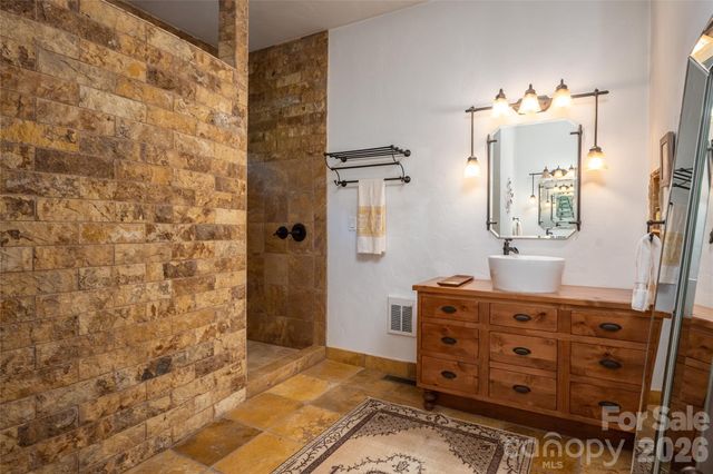 18 Woodlink Road, Asheville, NC 28801