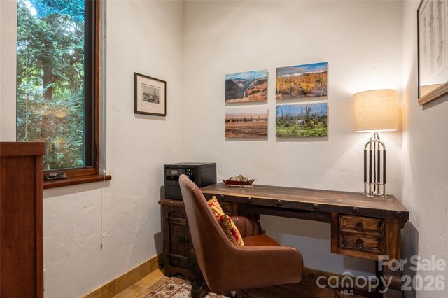 18 Woodlink Road, Asheville, NC 28801