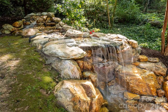 18 Woodlink Road, Asheville, NC 28801
