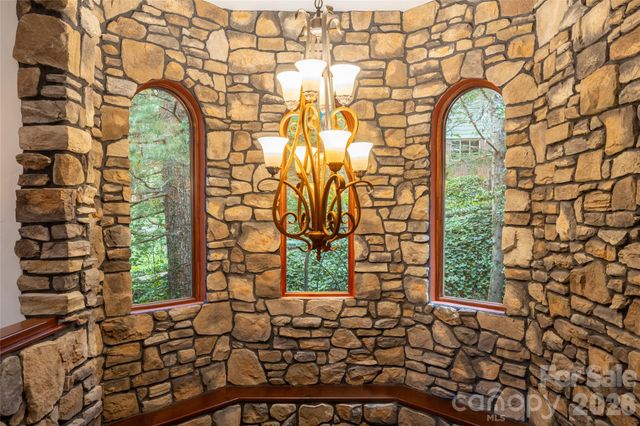 18 Woodlink Road, Asheville, NC 28801