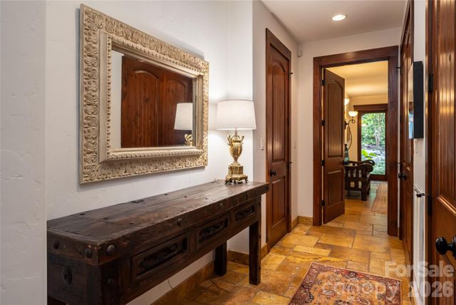 18 Woodlink Road, Asheville, NC 28801