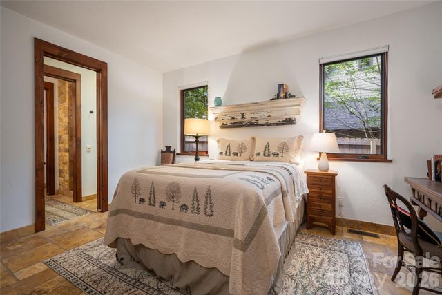 18 Woodlink Road, Asheville, NC 28801
