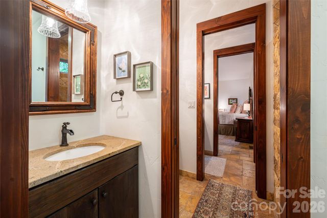 18 Woodlink Road, Asheville, NC 28801