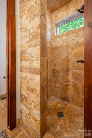 18 Woodlink Road, Asheville, NC 28801