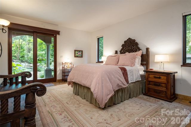 18 Woodlink Road, Asheville, NC 28801