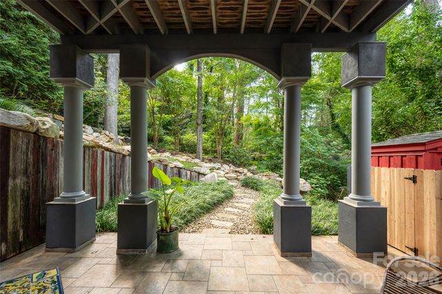 18 Woodlink Road, Asheville, NC 28801