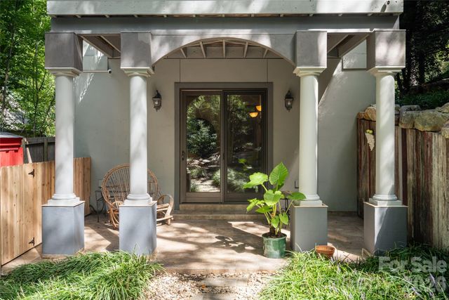18 Woodlink Road, Asheville, NC 28801