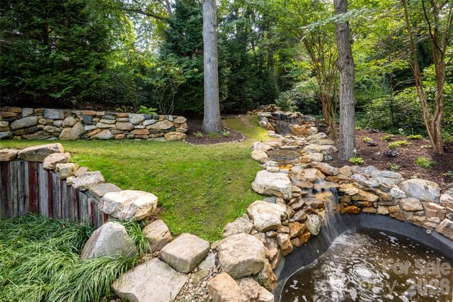 18 Woodlink Road, Asheville, NC 28801