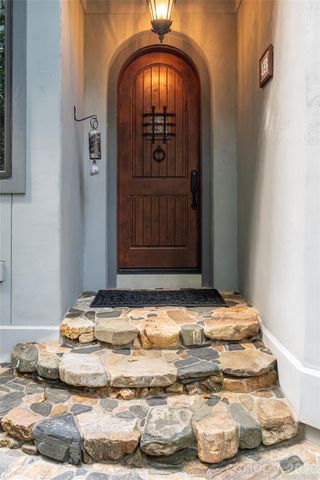 18 Woodlink Road, Asheville, NC 28801
