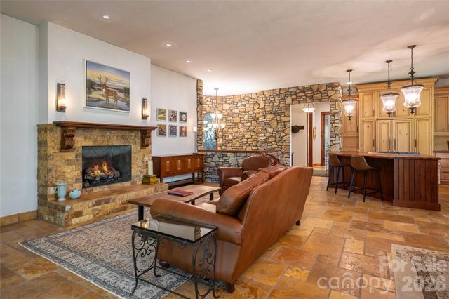 18 Woodlink Road, Asheville, NC 28801