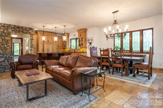 18 Woodlink Road, Asheville, NC 28801