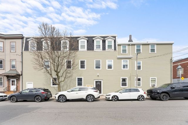 224 W 6th St 1, Boston, MA 02127