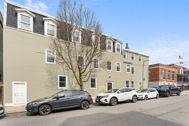 224 W 6th St 1, Boston, MA 02127