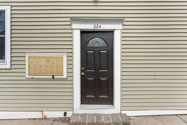 224 W 6th St 1, Boston, MA 02127