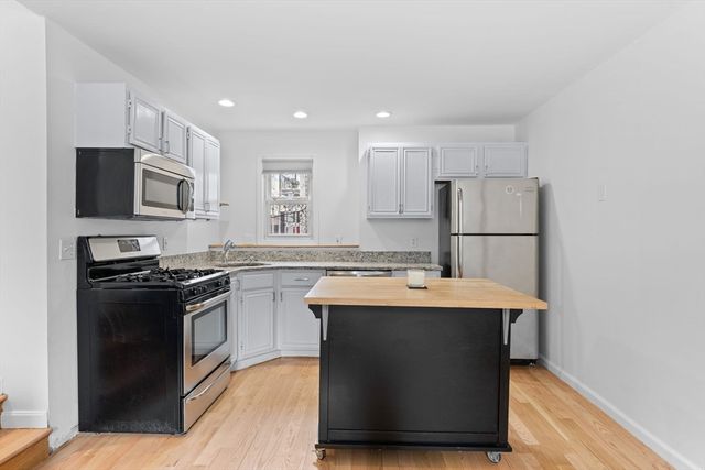 224 W 6th St 1, Boston, MA 02127