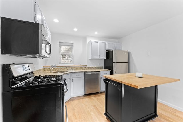 224 W 6th St 1, Boston, MA 02127