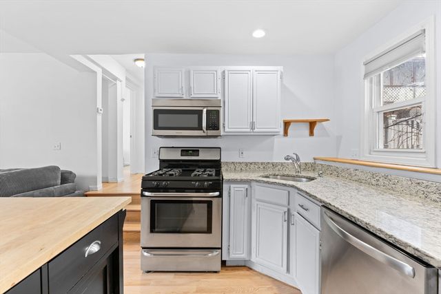 224 W 6th St 1, Boston, MA 02127
