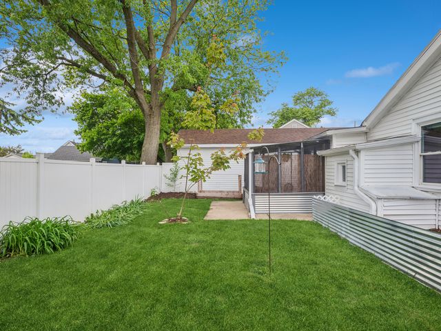 627 Park Street, Batavia, IL 60510