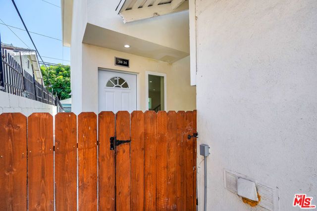 2816 W Jefferson Boulevard, Los Angeles, CA 90018