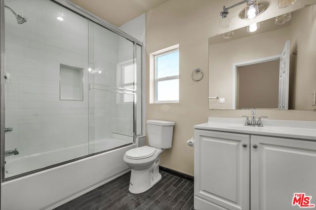 2816 W Jefferson Boulevard, Los Angeles, CA 90018