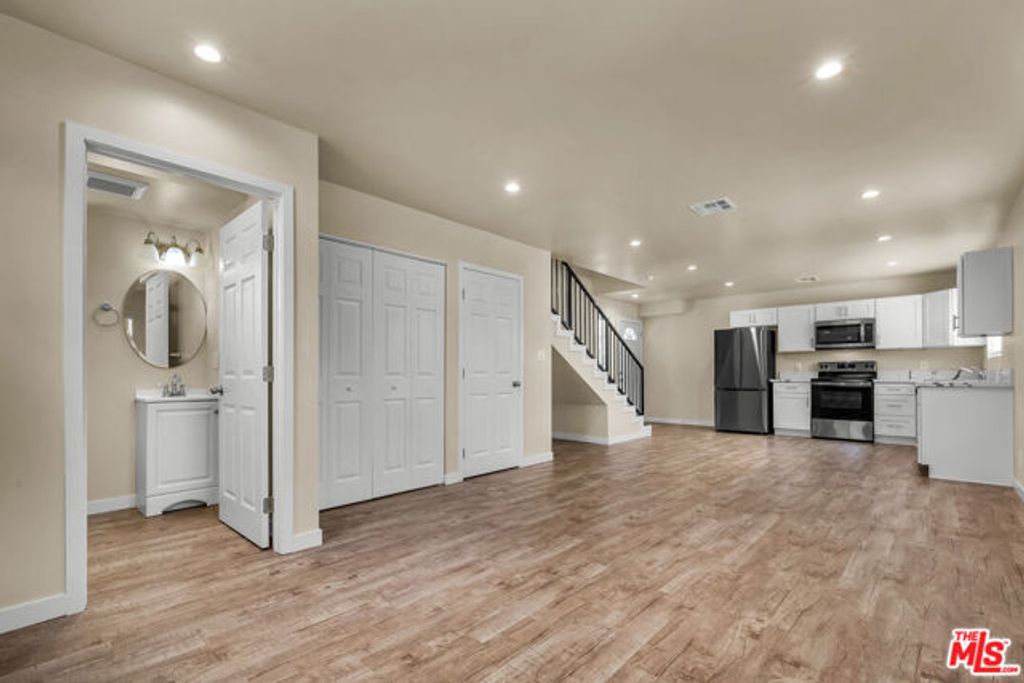 2816 W Jefferson Boulevard, Los Angeles, CA 90018