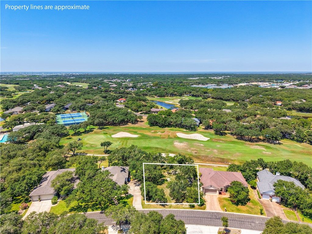 124 Peachtree Dr, Rockport, TX 78382 — exterior