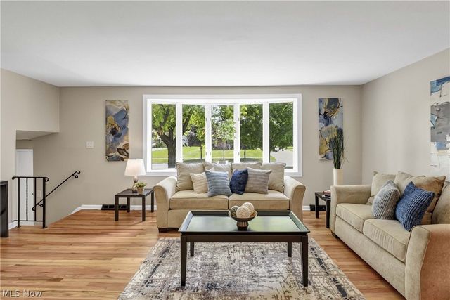 1581 N Circle View Drive, Seven Hills, OH 44131