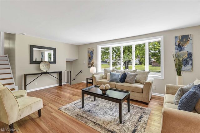 1581 N Circle View Drive, Seven Hills, OH 44131