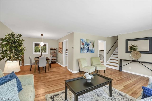 1581 N Circle View Drive, Seven Hills, OH 44131