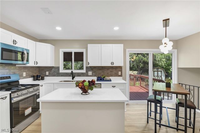 1581 N Circle View Drive, Seven Hills, OH 44131