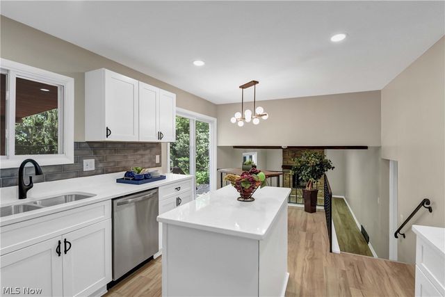 1581 N Circle View Drive, Seven Hills, OH 44131