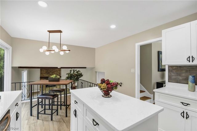 1581 N Circle View Drive, Seven Hills, OH 44131