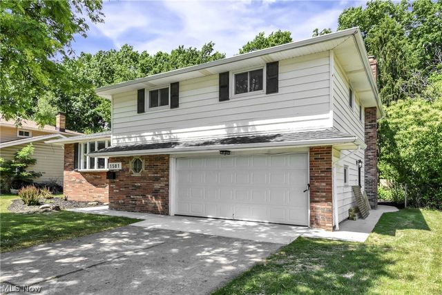 1581 N Circle View Drive, Seven Hills, OH 44131