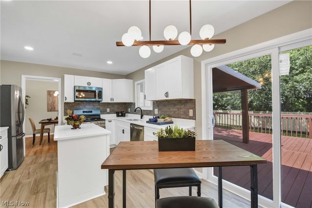 1581 N Circle View Drive, Seven Hills, OH 44131