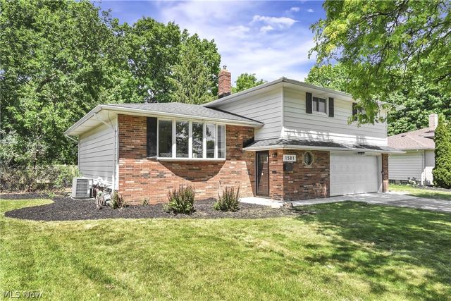 1581 N Circle View Drive, Seven Hills, OH 44131