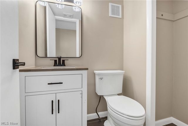 1581 N Circle View Drive, Seven Hills, OH 44131