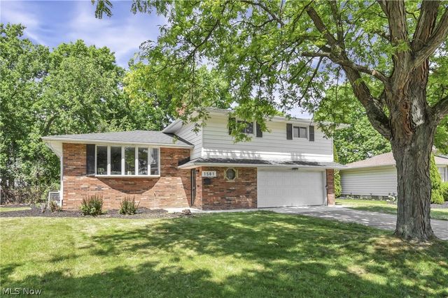 1581 N Circle View Drive, Seven Hills, OH 44131