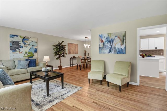1581 N Circle View Drive, Seven Hills, OH 44131