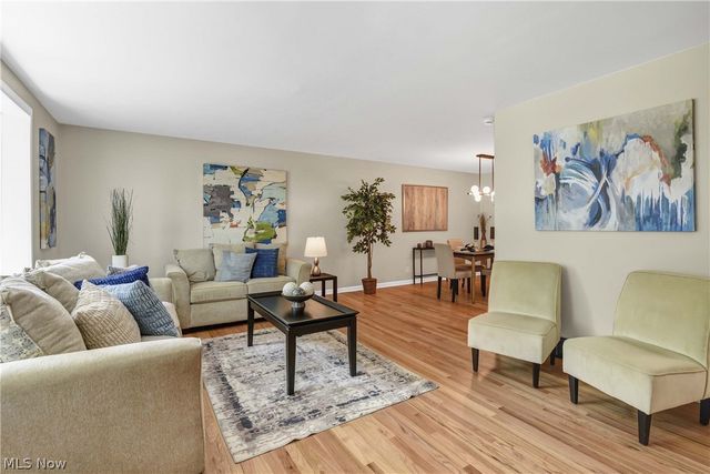 1581 N Circle View Drive, Seven Hills, OH 44131