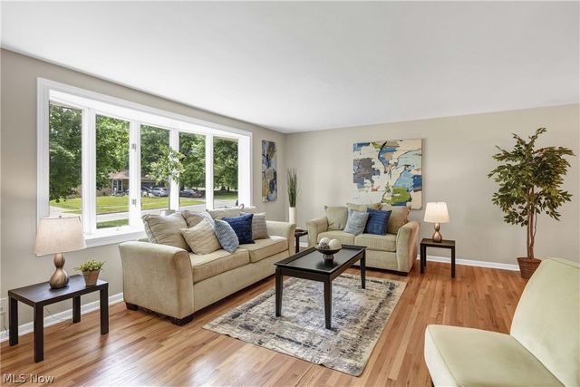 1581 N Circle View Drive, Seven Hills, OH 44131