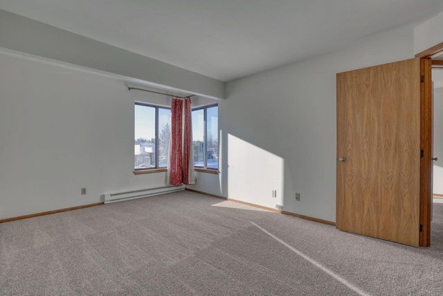 W176N9734 Riversbend CIRCLE E, Germantown, WI 53022