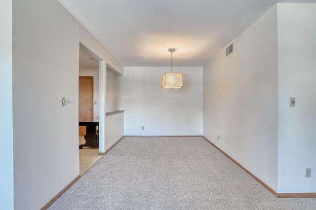 W176N9734 Riversbend CIRCLE E, Germantown, WI 53022