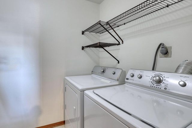 W176N9734 Riversbend CIRCLE E, Germantown, WI 53022