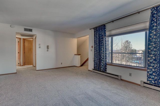 W176N9734 Riversbend CIRCLE E, Germantown, WI 53022