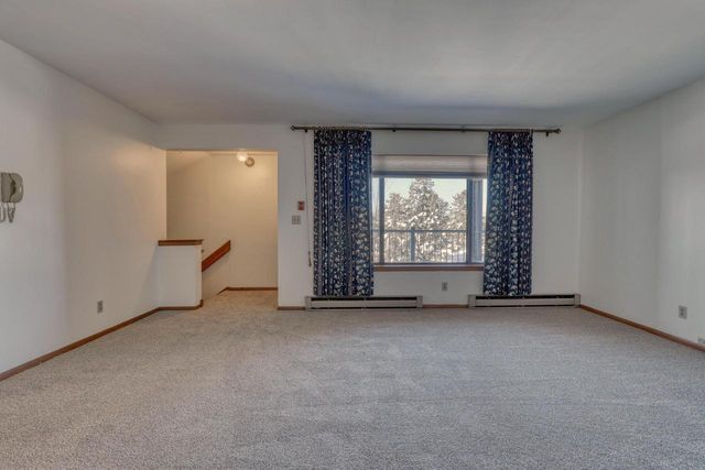 W176N9734 Riversbend CIRCLE E, Germantown, WI 53022