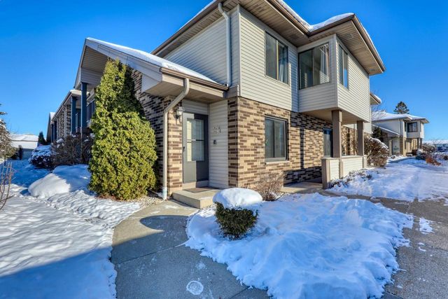 W176N9734 Riversbend CIRCLE E, Germantown, WI 53022