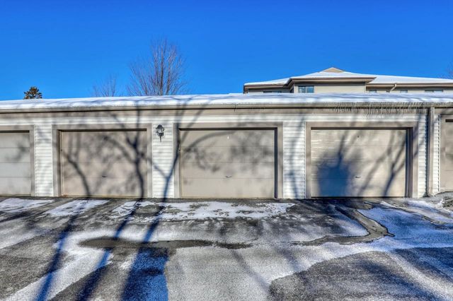 W176N9734 Riversbend CIRCLE E, Germantown, WI 53022