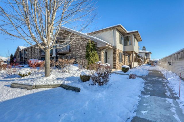 W176N9734 Riversbend CIRCLE E, Germantown, WI 53022