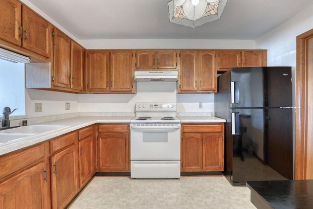 W176N9734 Riversbend CIRCLE E, Germantown, WI 53022