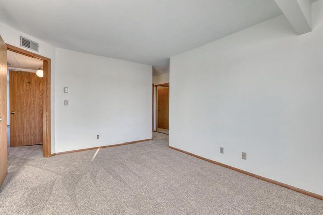 W176N9734 Riversbend CIRCLE E, Germantown, WI 53022